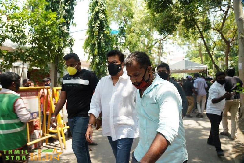 Celebrities Pay Last Respect To Legendary Actor Vivek (8)
