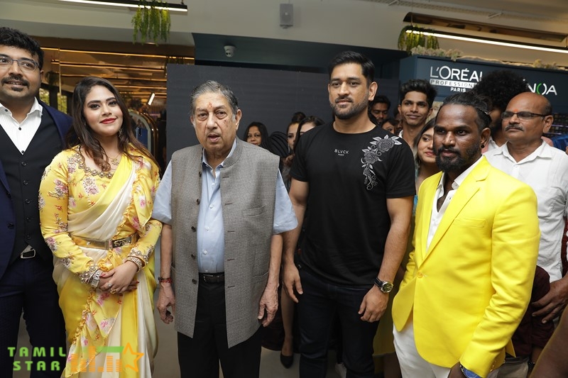Dhoni-launches-Anlon-An-Art-Salon-Photos-12