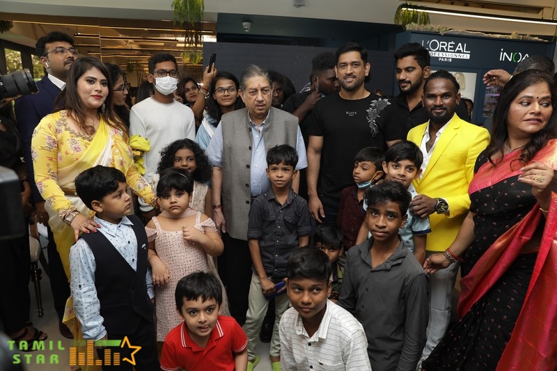 Dhoni-launches-Anlon-An-Art-Salon-Photos-7