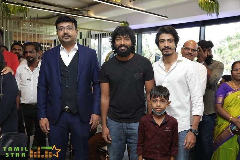 Dhoni-launches-Anlon-An-Art-Salon-Photos-9