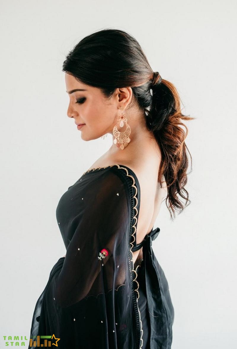 Eye Catching Beauty Aathmika (3)