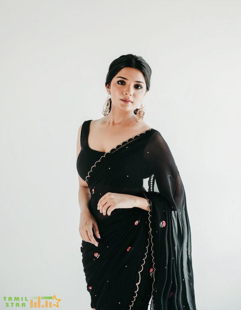 Eye Catching Beauty Aathmika (5)