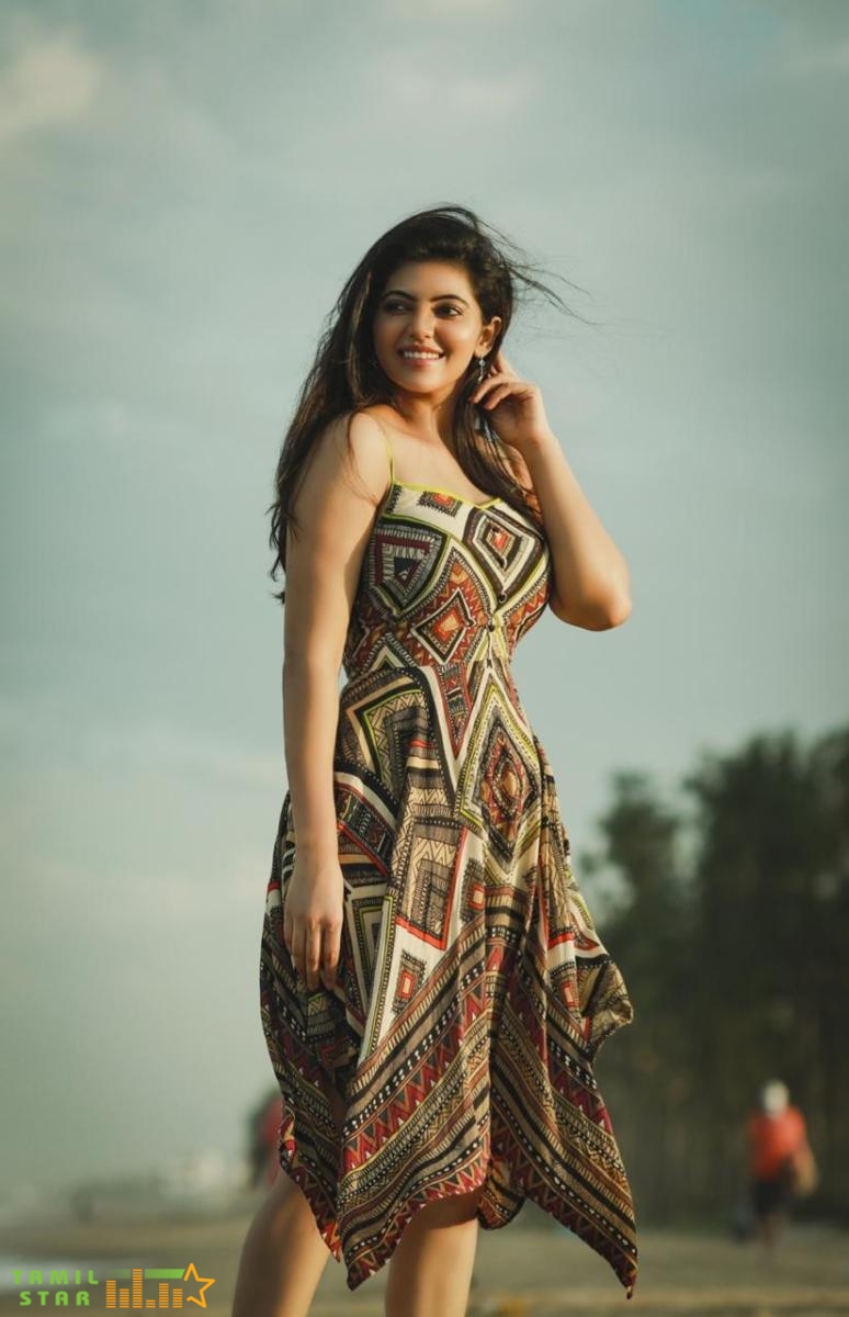 Glowing Athulya Ravi (3)