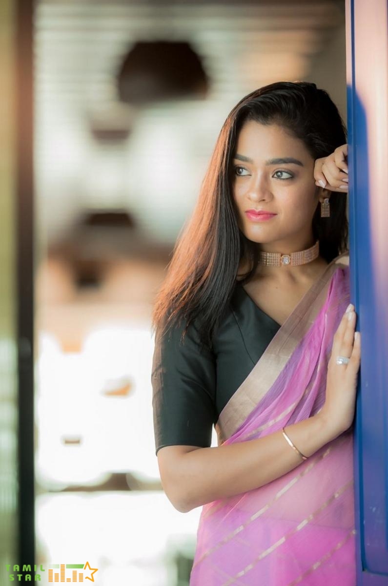 Gorgeous Gayathrie Latest Photos (4)