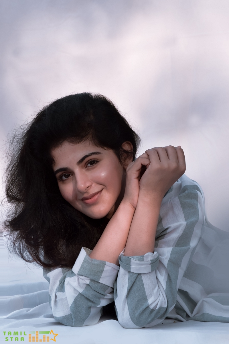 Iswarya Menon Photos (2)