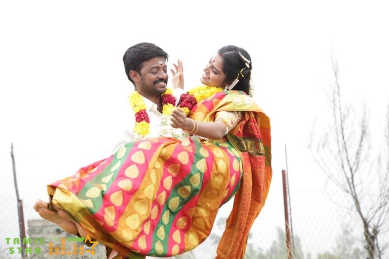 Meendum Movie Stills (7)