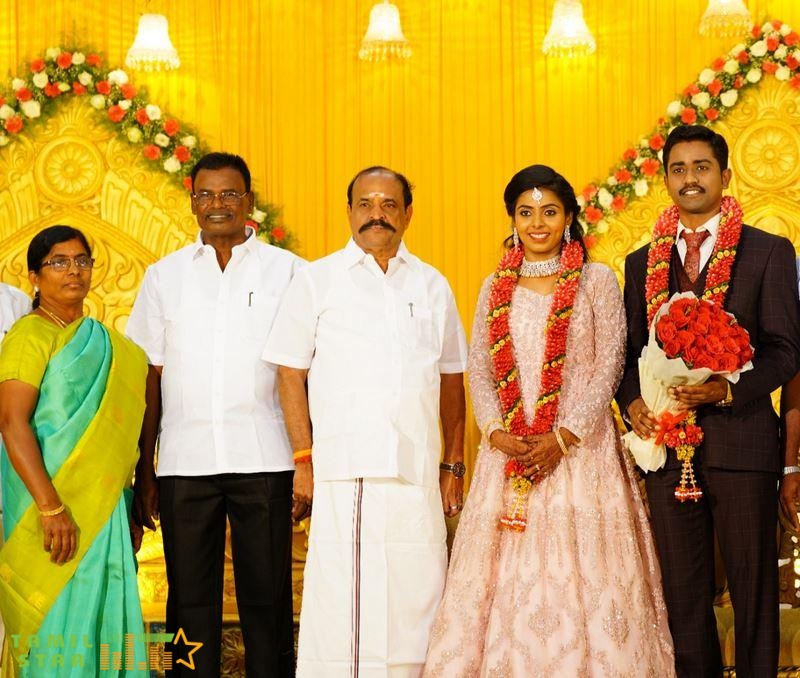 Meendum Oru Mariyathai Actress Nakshatra Wedding Photos (3)