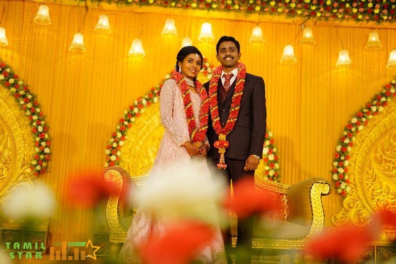 Meendum Oru Mariyathai Actress Nakshatra Wedding Photos (8)