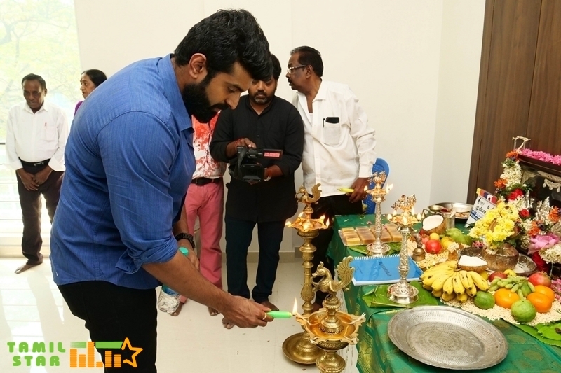 Munnarivaan Movie Pooja Stills (57)