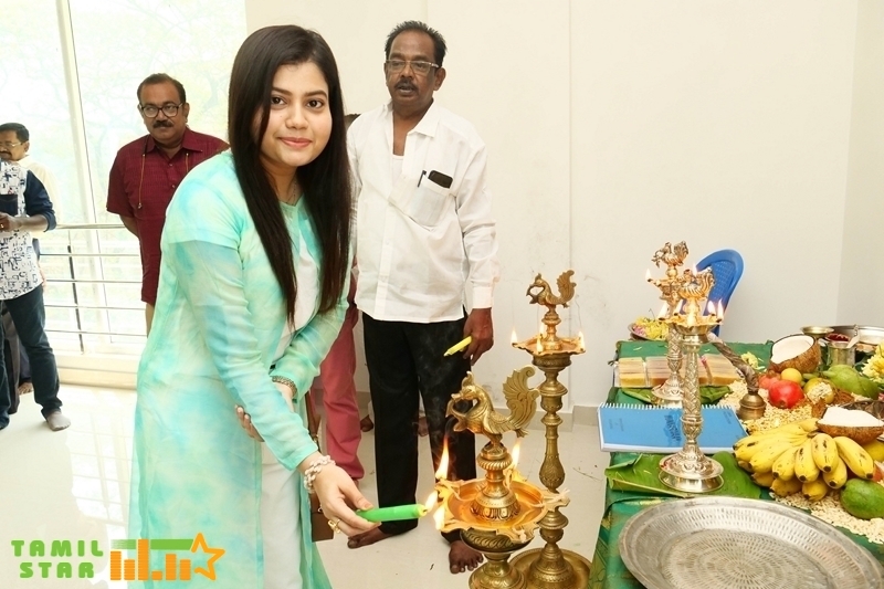 Munnarivaan Movie Pooja Stills (59)