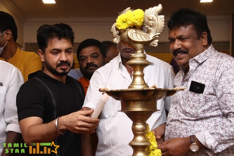 Pambattam Movie Pooja Stills (6)