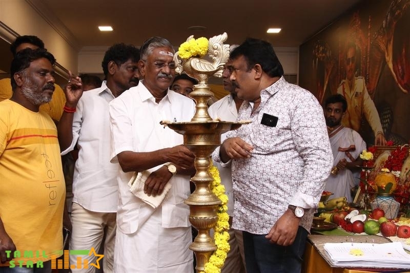 Pambattam Movie Pooja Stills (8)