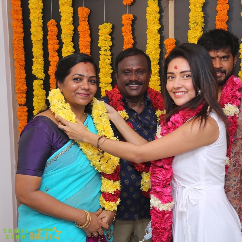 Prabhu-Deva-and-Mahima-Nambiar-New-Movie-Pooja-Stills-12