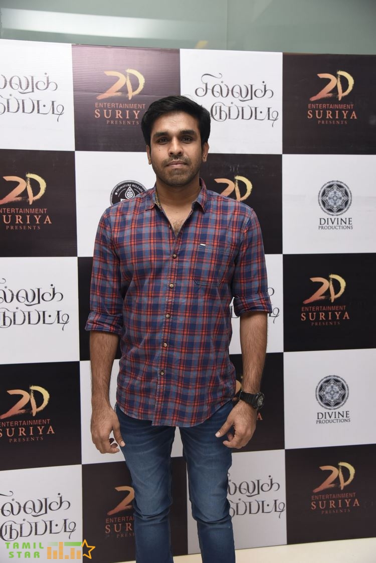 Sillu Karupatti Movie Premiere Show Photos (6)