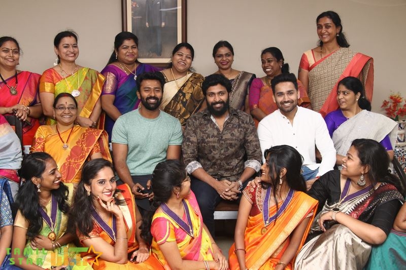 Vaanam Kottattum Team at Ethiraj College Photos (2)