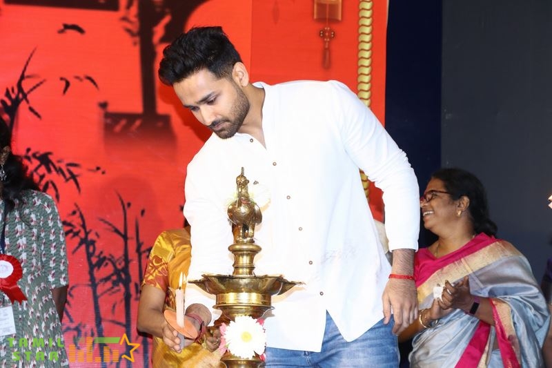 Vaanam Kottattum Team at Ethiraj College Photos (8)
