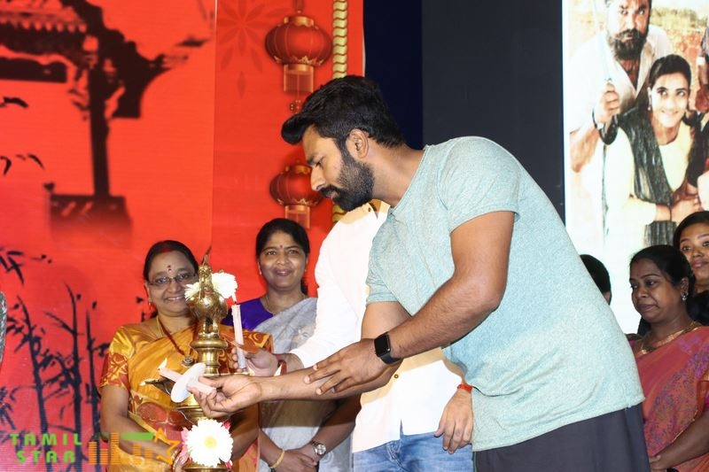 Vaanam Kottattum Team at Ethiraj College Photos (9)