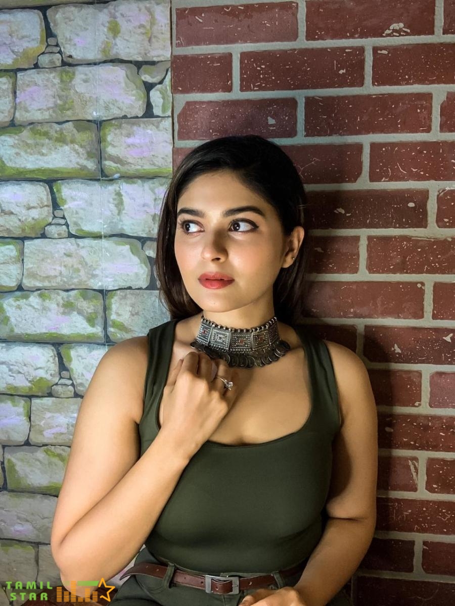 Vaibhavi Shandilya (1)
