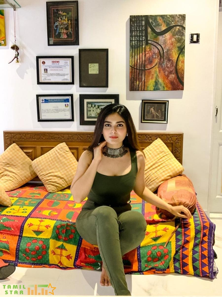 Vaibhavi Shandilya (4)