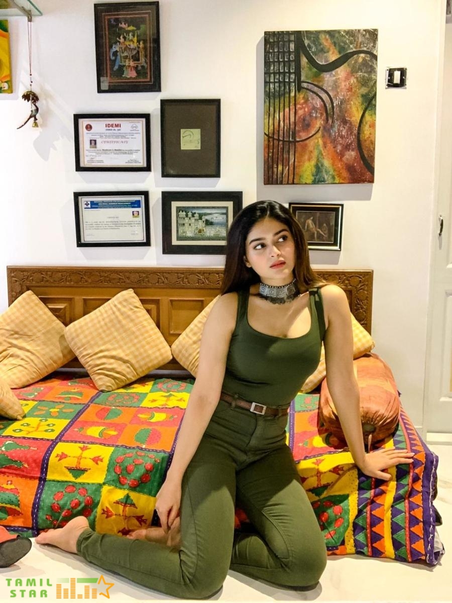 Vaibhavi Shandilya (5)